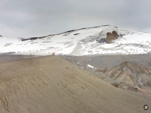 Landgang Telefon Bay Deception Island Wanderung in der Vulkanlandschaft der Sued Shetland Inseln Sea Spirit Antarktisreise