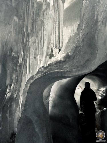 Visita la natura al palau de gel de la cova de la glacera de Hintertuxer Alps Tirol Àustria