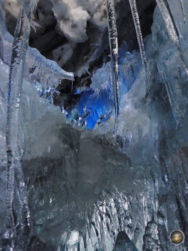 Eiszapfen und Eis-Skulpturen - Eishöhle Gletscherhöhle - Natur-Eis-Palast Tux Tirol Österreich