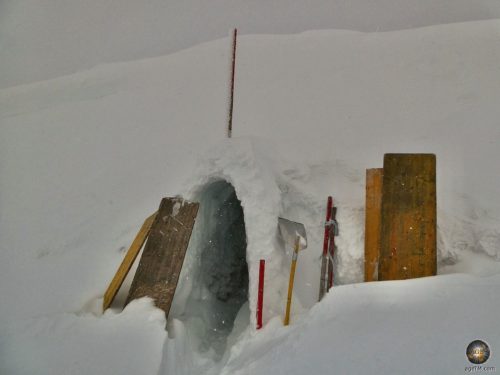 Entrance to the glacier cave Natur-Eis-Palast Hintertuxer Gletscher Tirol Austria